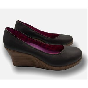 NWOT crocs brown leather A Leigh wedge closed toe size 7